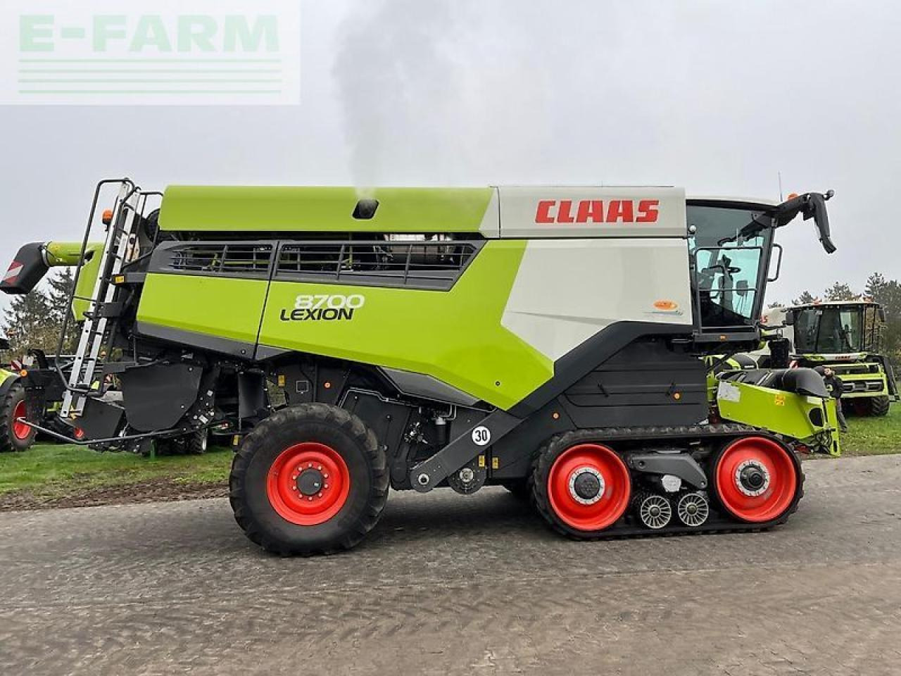 CLAAS lexion 8700 tt - Combine harvester: picture 2 CLAAS lexion 8700 tt - Combine harvester: picture 2