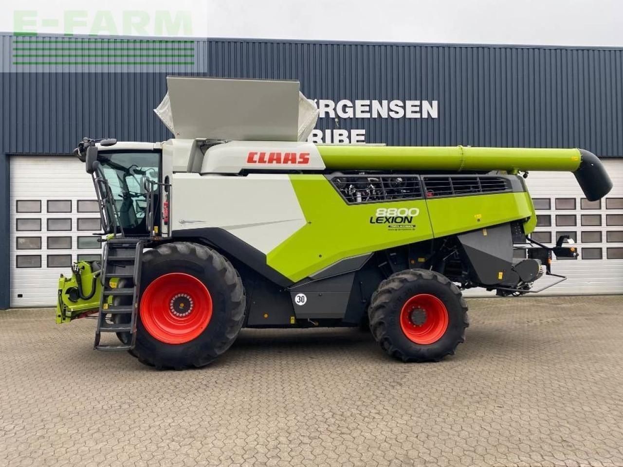 CLAAS lexion 8800 - Combine harvester: picture 1 CLAAS lexion 8800 - Combine harvester: picture 1