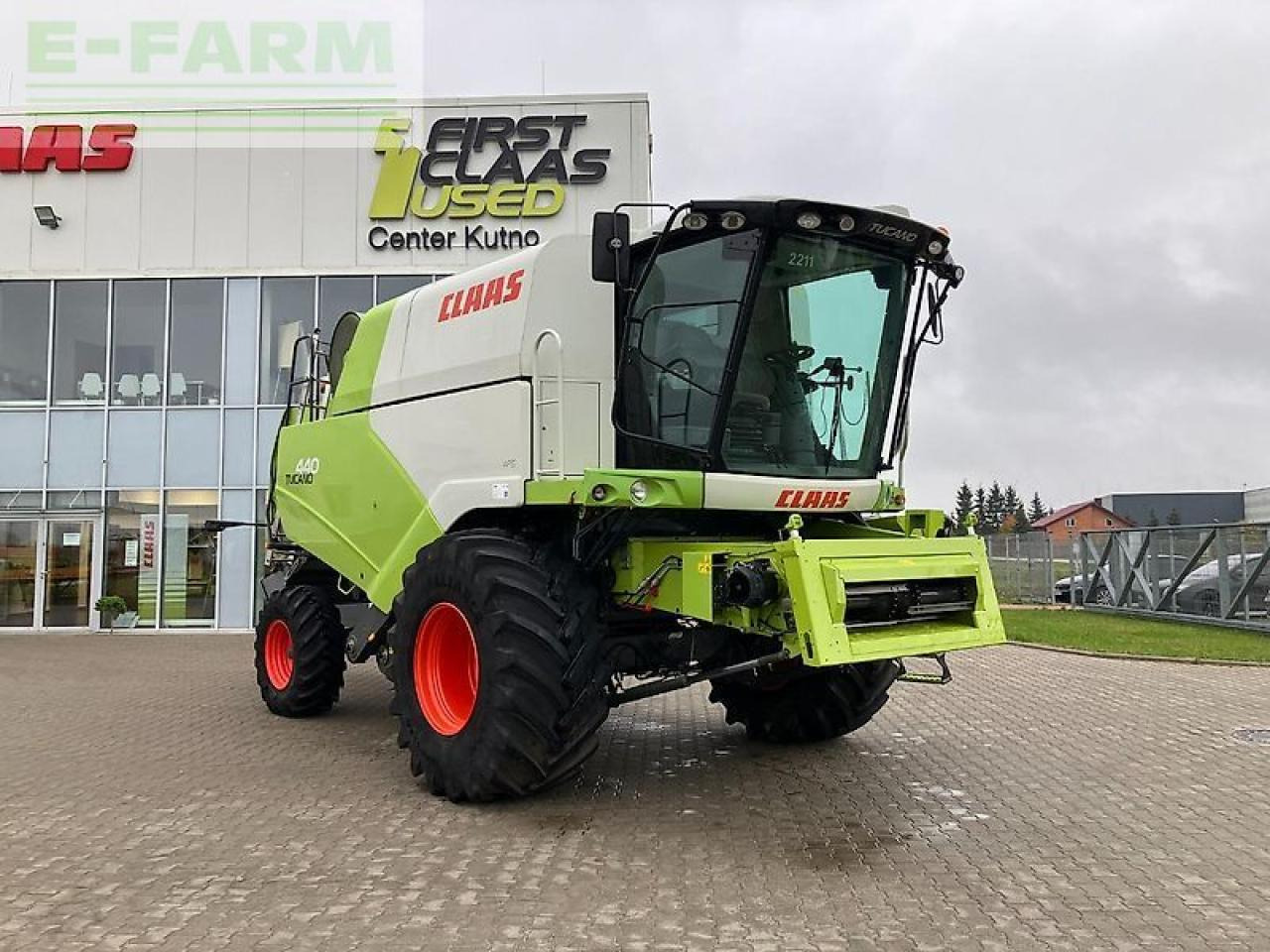 CLAAS tucano 440 - Combine harvester: picture 1 CLAAS tucano 440 - Combine harvester: picture 1