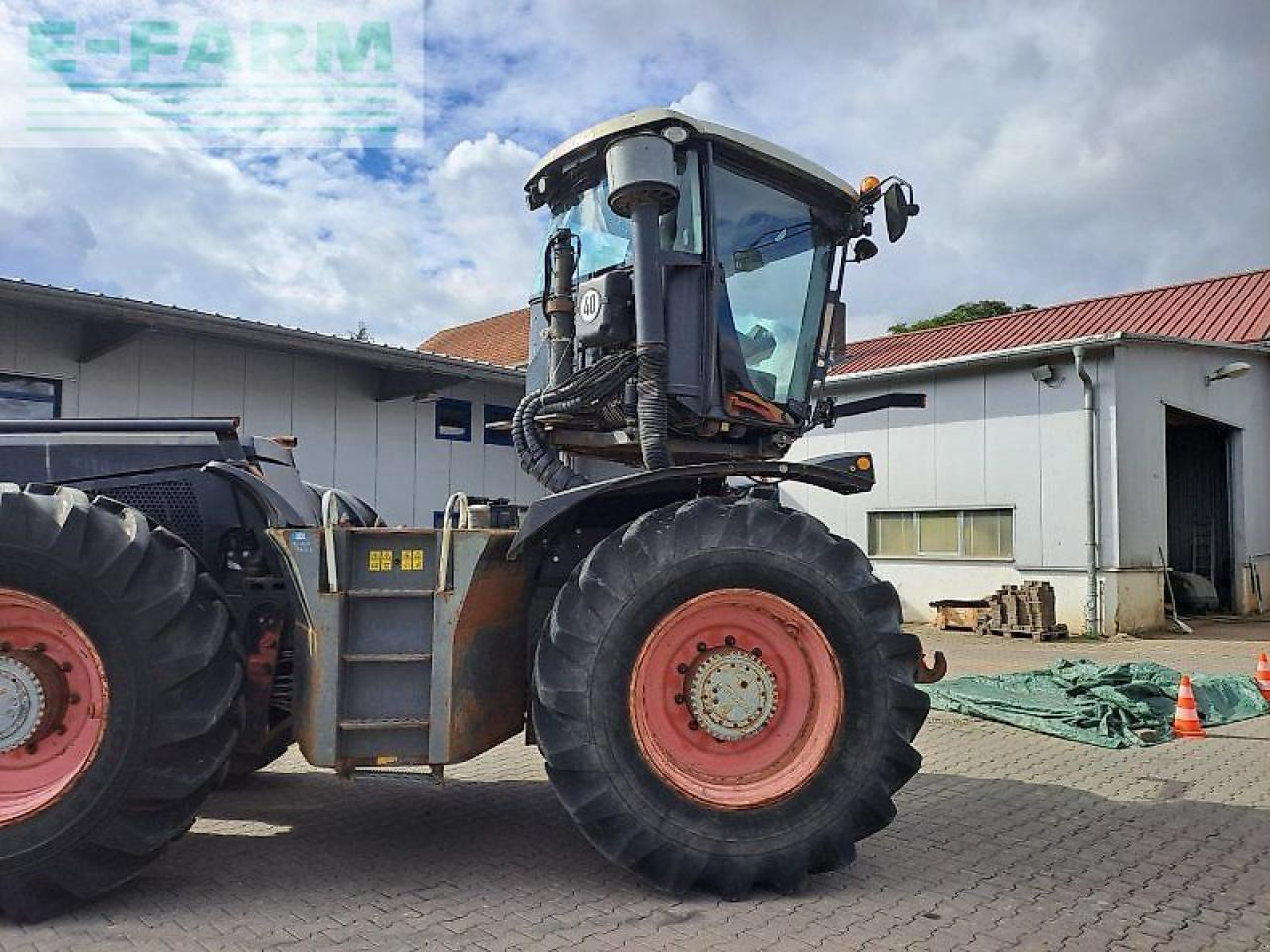 CLAAS xerion 3300 trac vc TRAC VC - Farm tractor: picture 4 CLAAS xerion 3300 trac vc TRAC VC - Farm tractor: picture 4