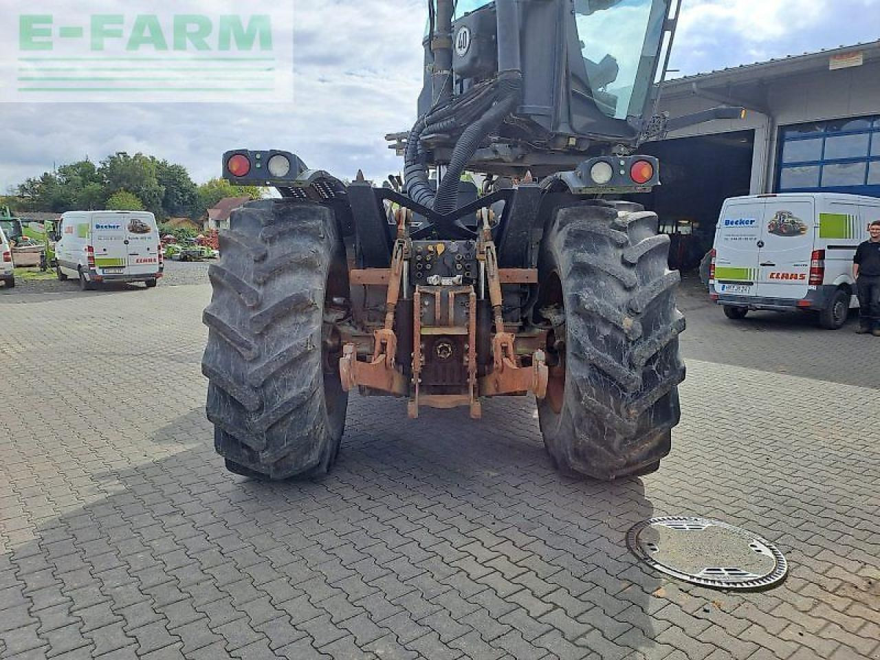 CLAAS xerion 3300 trac vc TRAC VC - Farm tractor: picture 3 CLAAS xerion 3300 trac vc TRAC VC - Farm tractor: picture 3