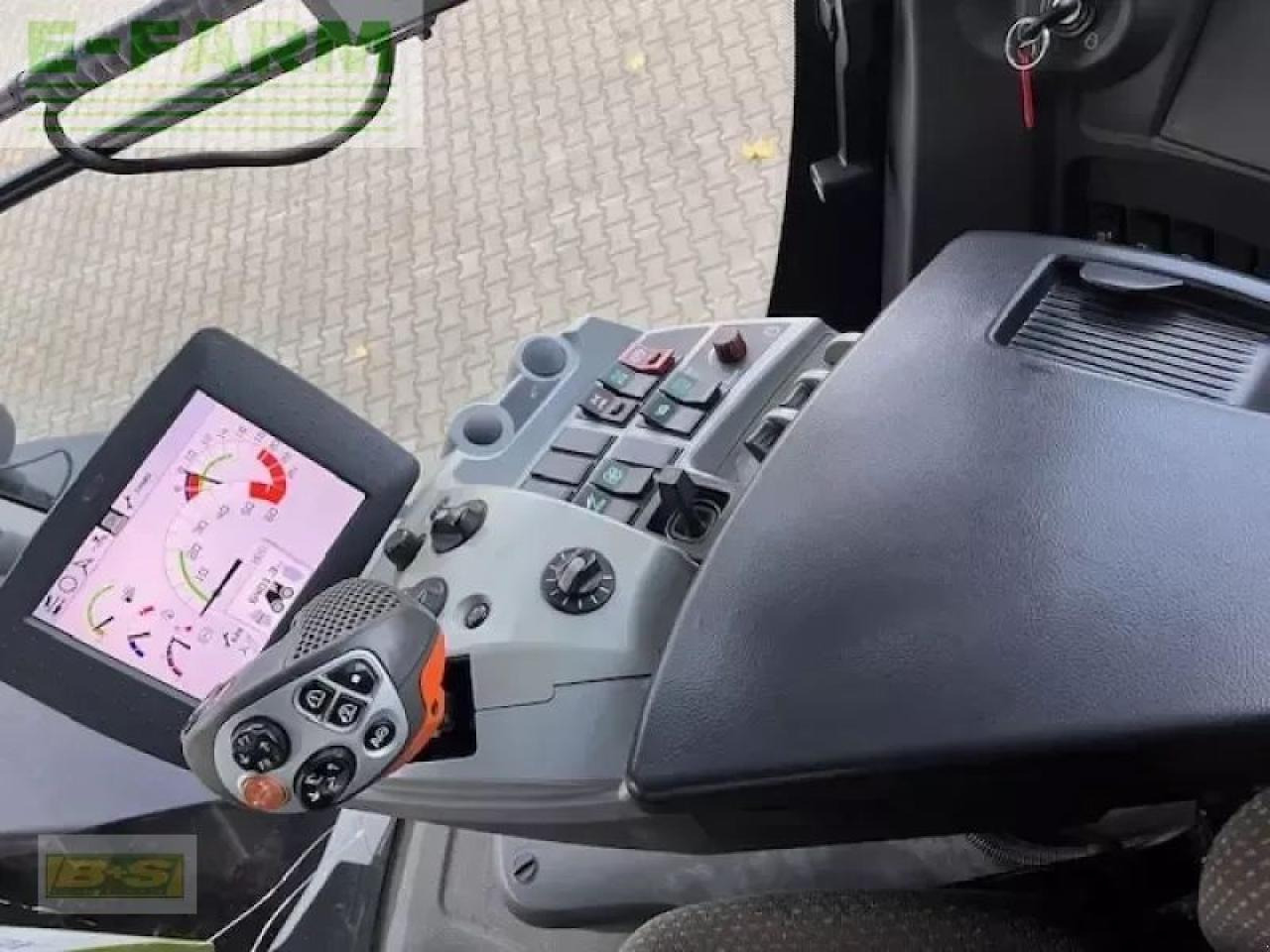 CLAAS xerion 4000 trac vc TRAC VC - Farm tractor: picture 5 CLAAS xerion 4000 trac vc TRAC VC - Farm tractor: picture 5