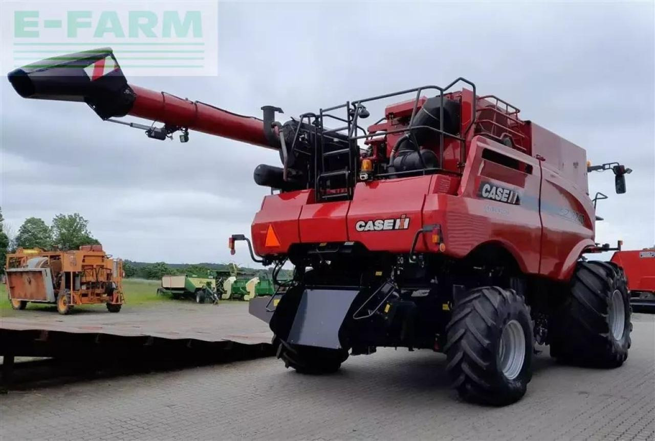 Case-IH axial flow 8240 med 30 fods vario skærebord - Combine harvester: picture 3 Case-IH axial flow 8240 med 30 fods vario skærebord - Combine harvester: picture 3