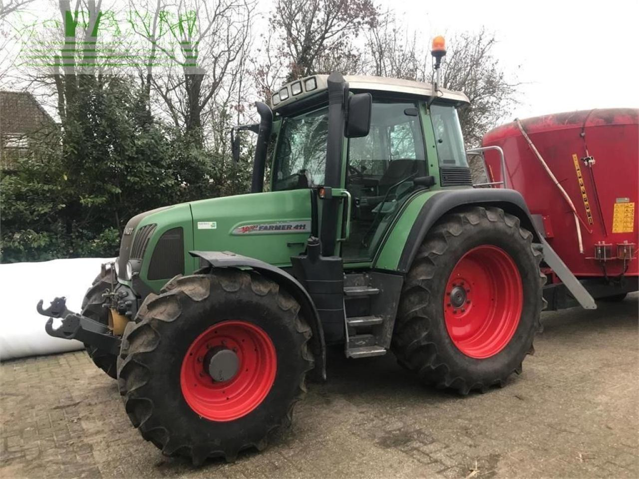 Fendt 411 com2 - Farm tractor: picture 1 Fendt 411 com2 - Farm tractor: picture 1