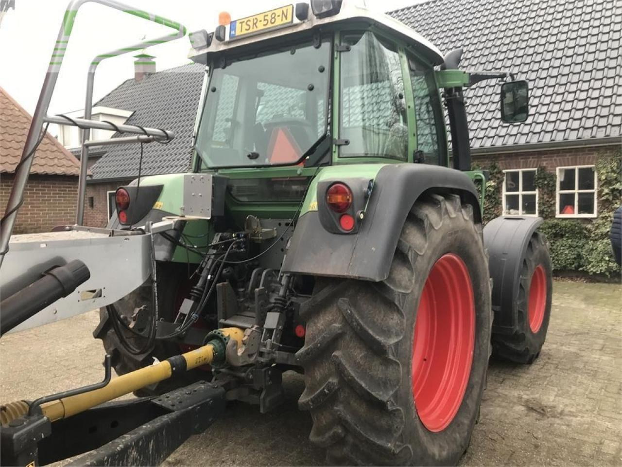 Fendt 411 com2 - Farm tractor: picture 4 Fendt 411 com2 - Farm tractor: picture 4