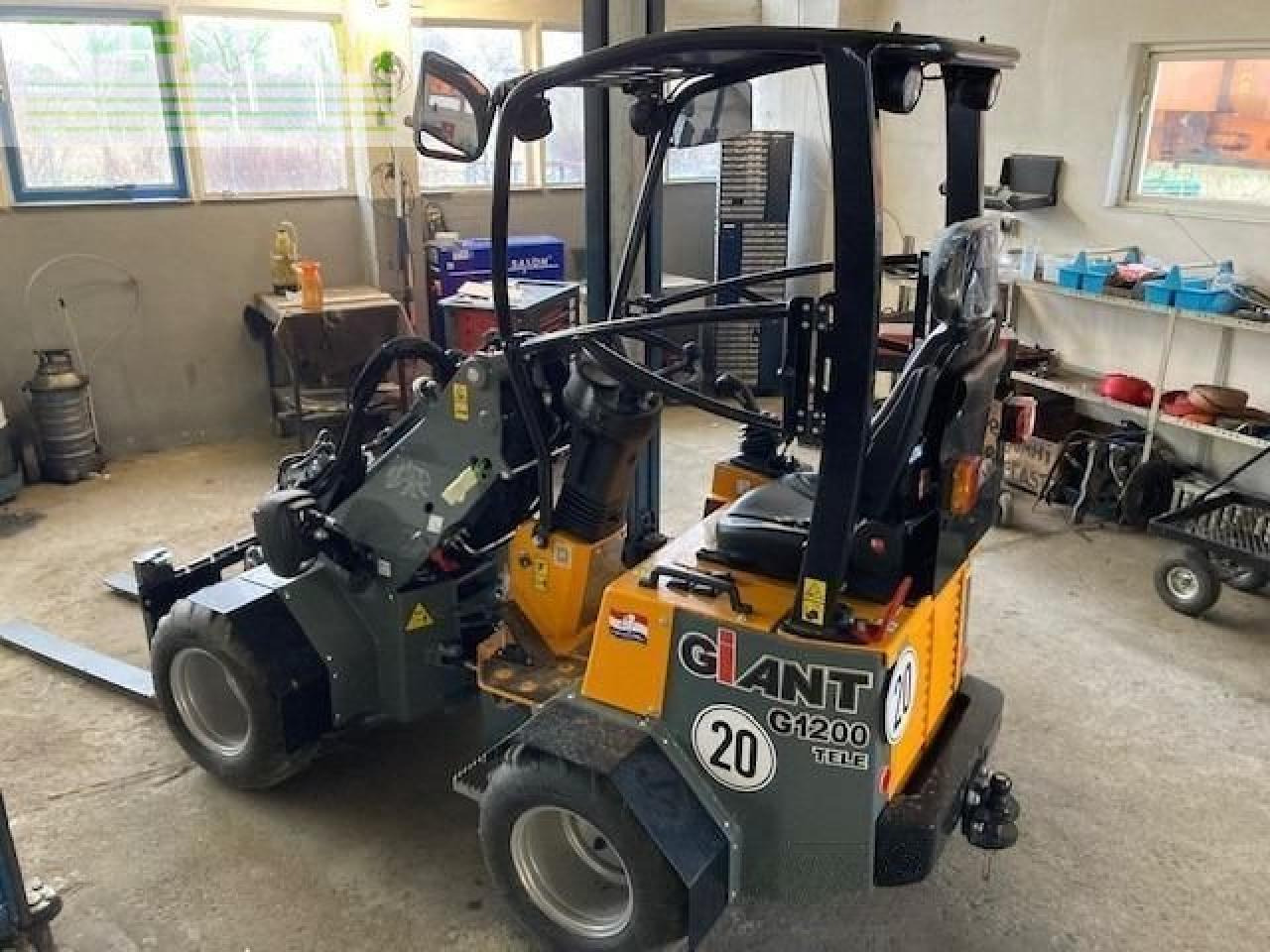 Giant g1200 tele -teleskopradlader - Mini excavator: picture 1 Giant g1200 tele -teleskopradlader - Mini excavator: picture 1