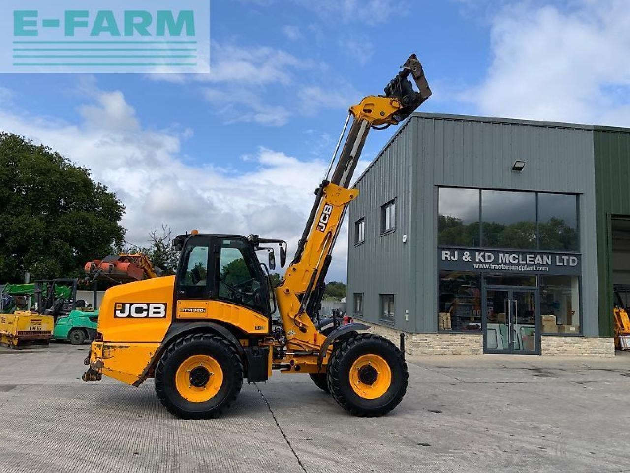 JCB tm320s pivot steer telehandler (st23560) - Wheel loader: picture 1 JCB tm320s pivot steer telehandler (st23560) - Wheel loader: picture 1