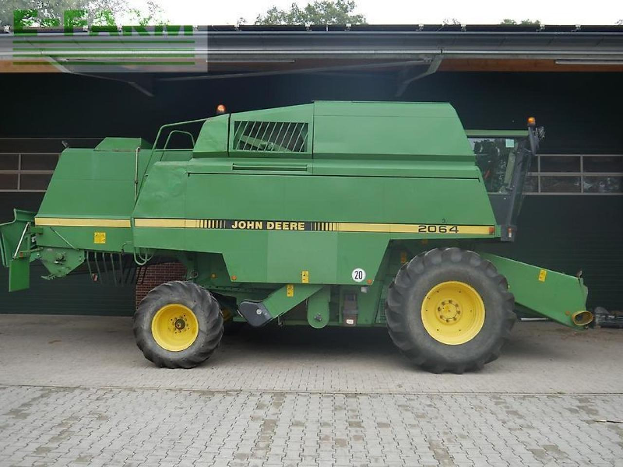 John Deere 2064 + 6m schneidwerk - Combine harvester: picture 2 John Deere 2064 + 6m schneidwerk - Combine harvester: picture 2