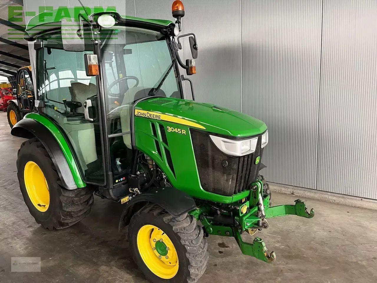 John Deere 3045 r - Farm tractor: picture 2 John Deere 3045 r - Farm tractor: picture 2