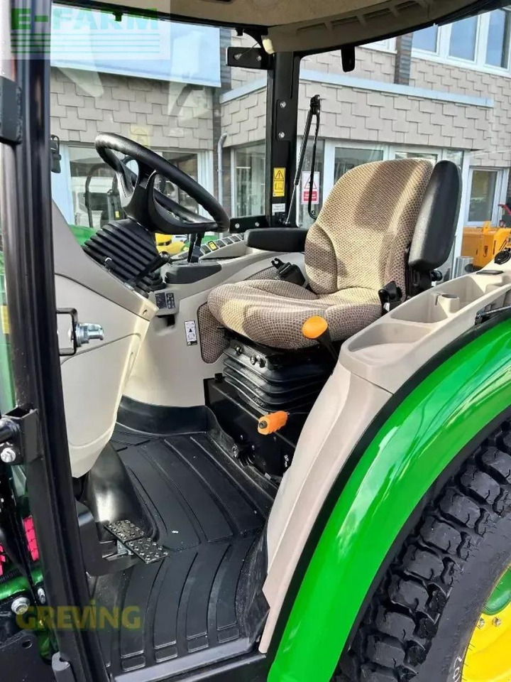 John Deere 3046r - Farm tractor: picture 2 John Deere 3046r - Farm tractor: picture 2