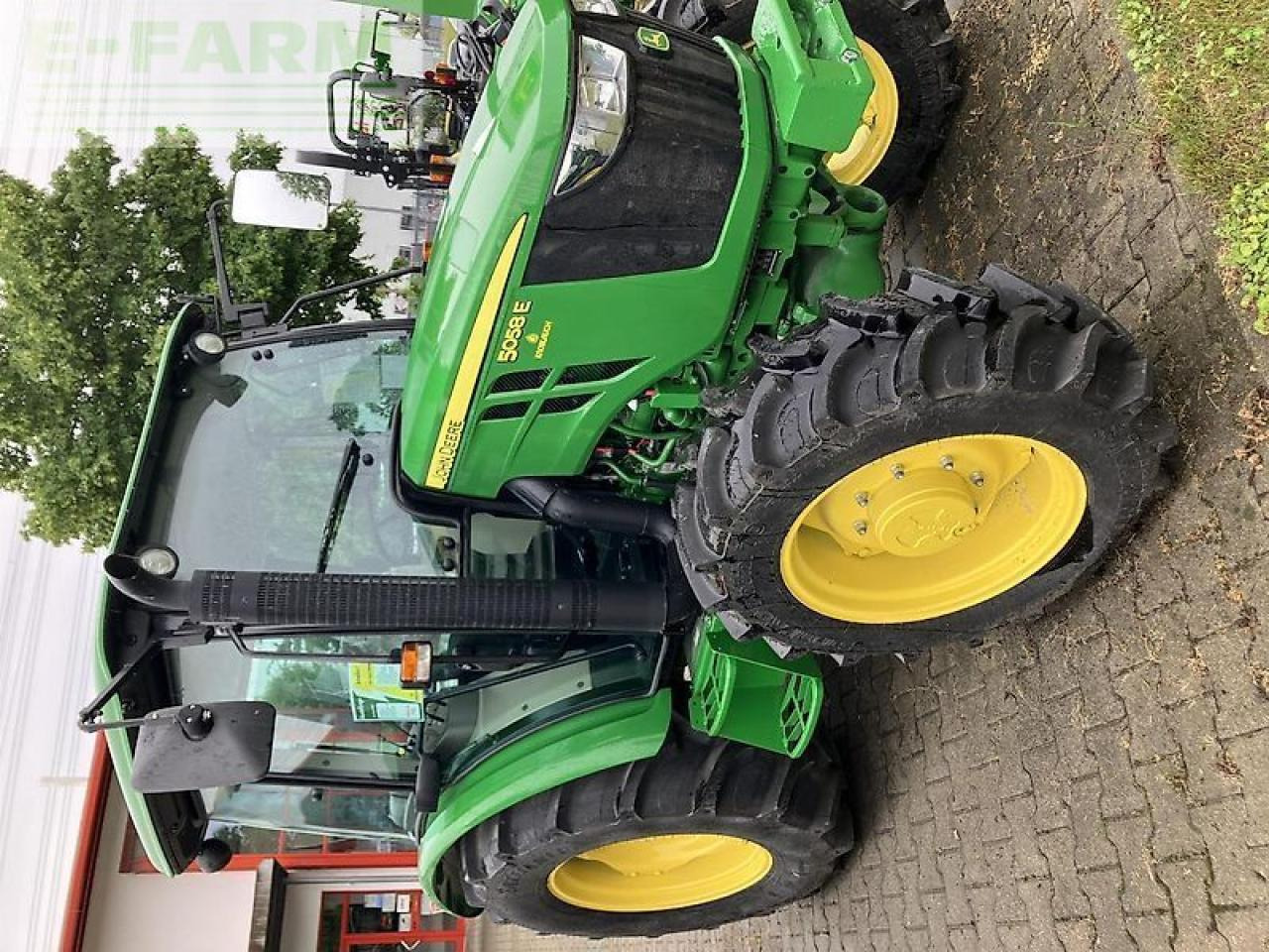 John Deere 5058e - Farm tractor: picture 2 John Deere 5058e - Farm tractor: picture 2