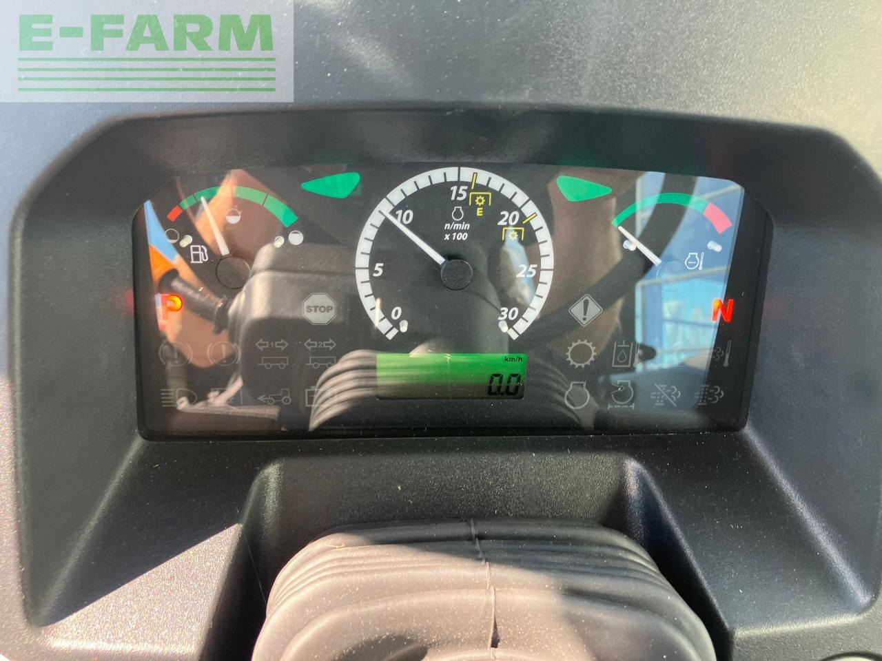 Farm tractor John Deere 5067E: picture 29
