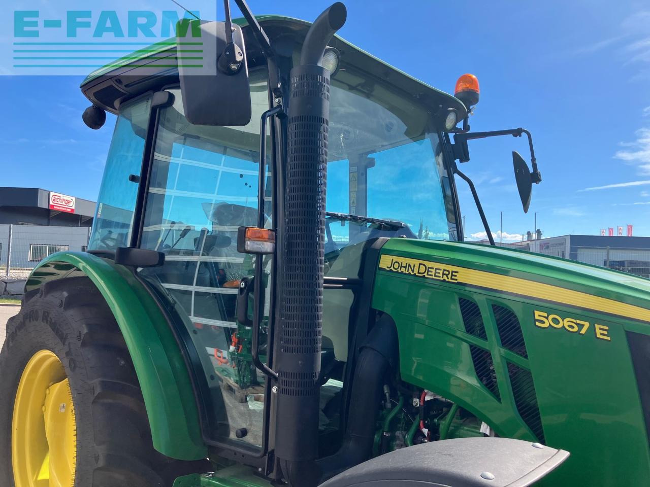 Farm tractor John Deere 5067E: picture 16