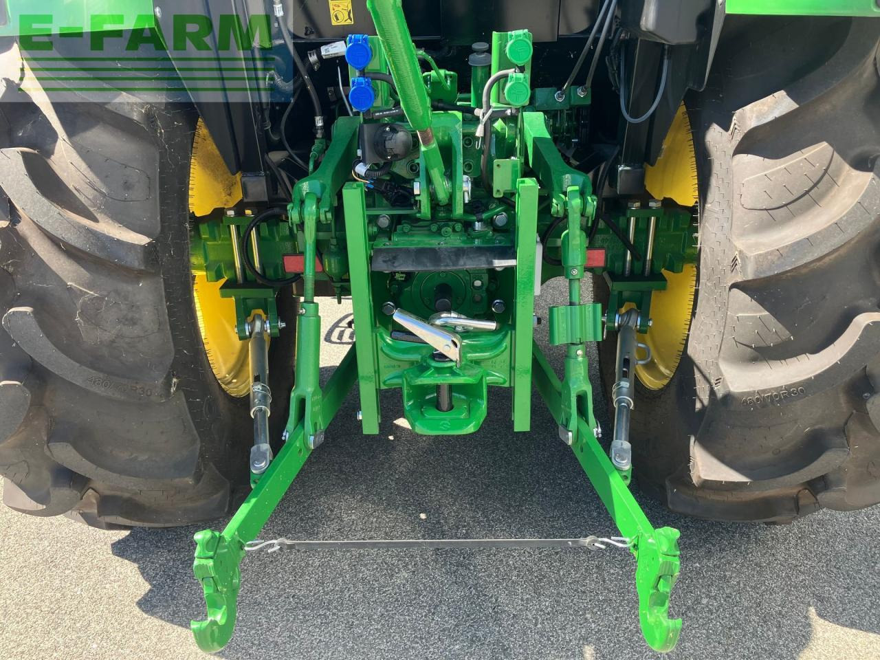 Farm tractor John Deere 5067E: picture 31