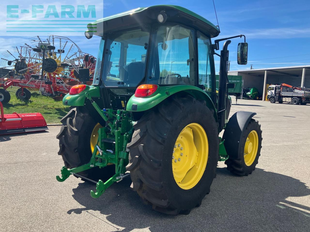 Farm tractor John Deere 5067E: picture 7