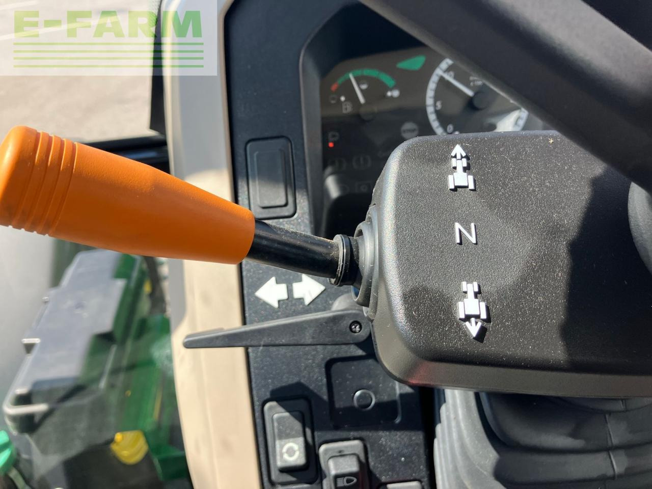 Farm tractor John Deere 5067E: picture 14