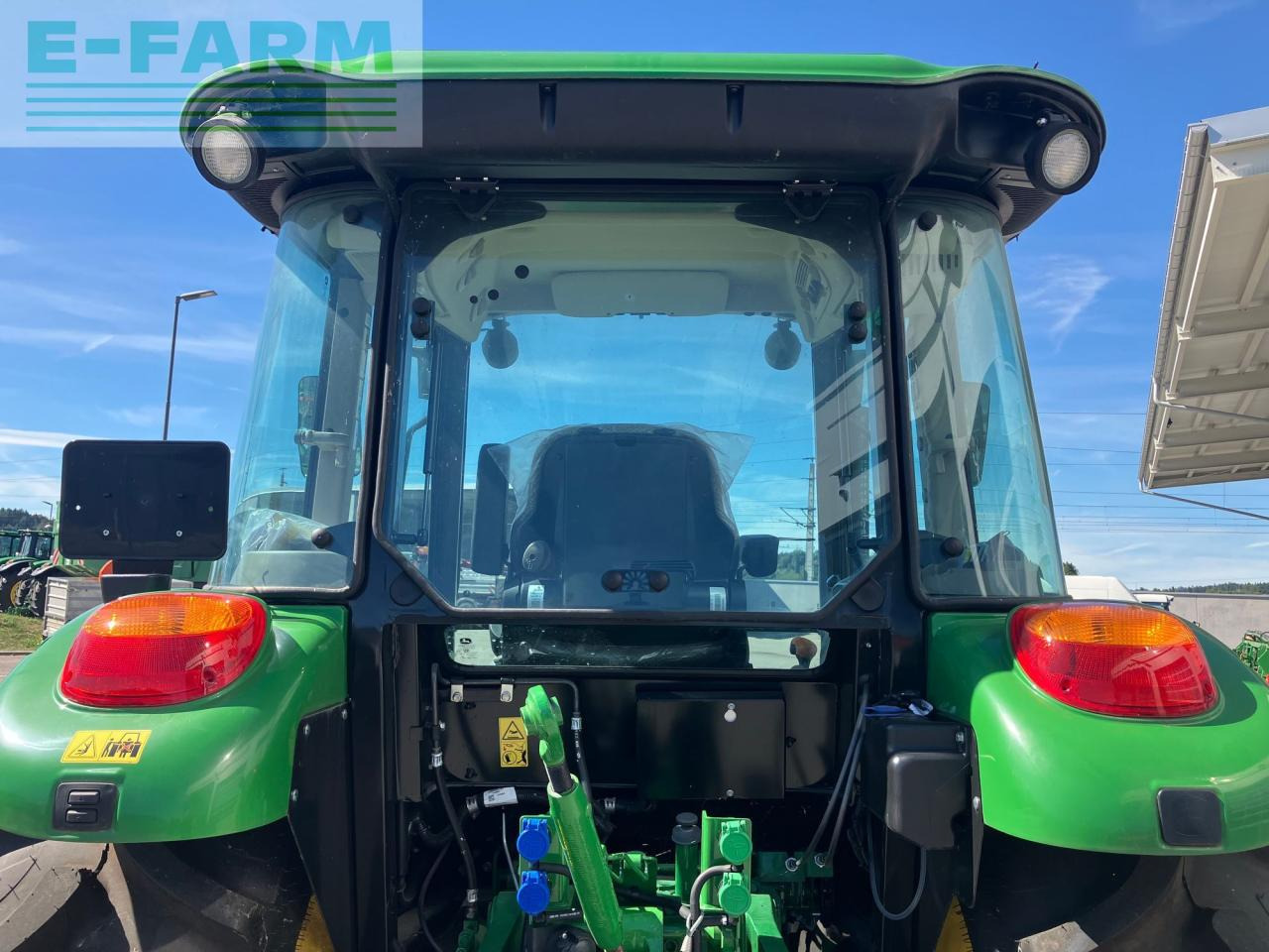 Farm tractor John Deere 5067E: picture 23