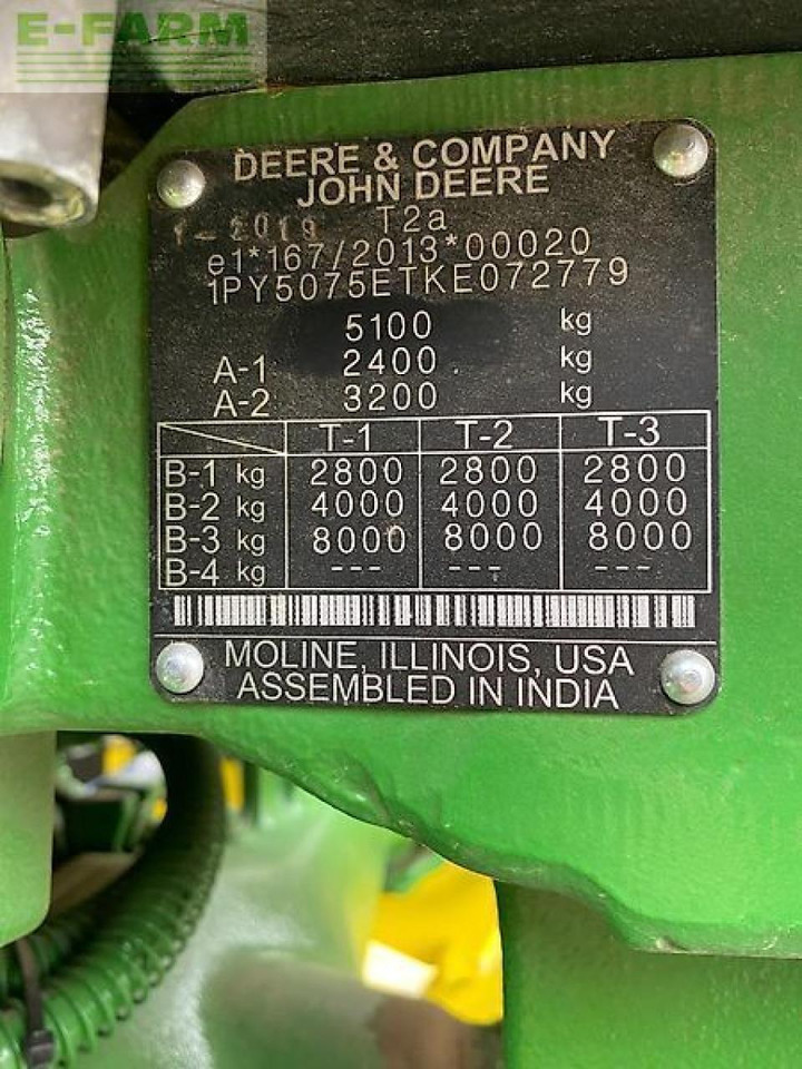 Farm tractor John Deere 5075e: picture 16