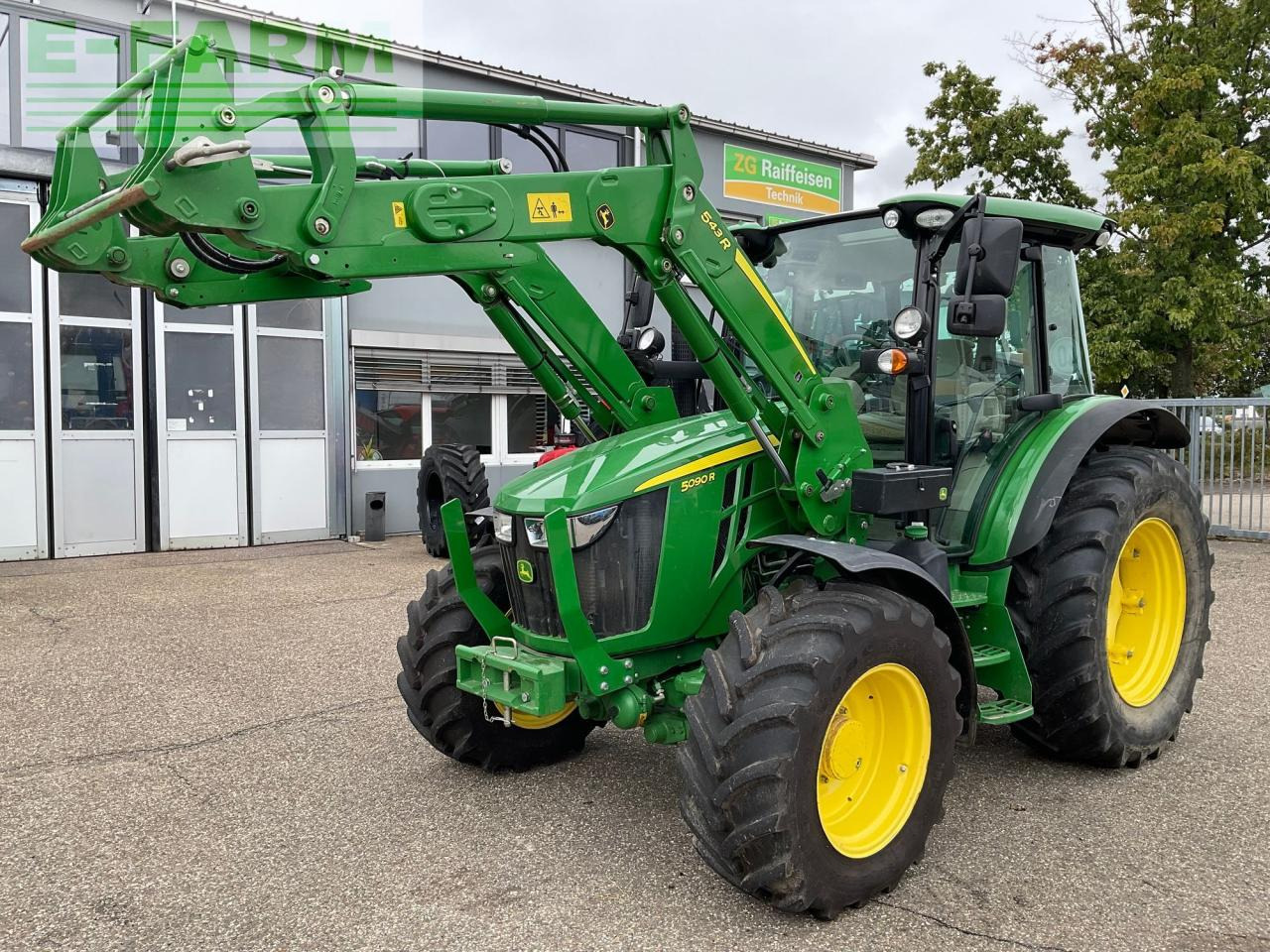 Farm tractor John Deere 5090R: picture 6