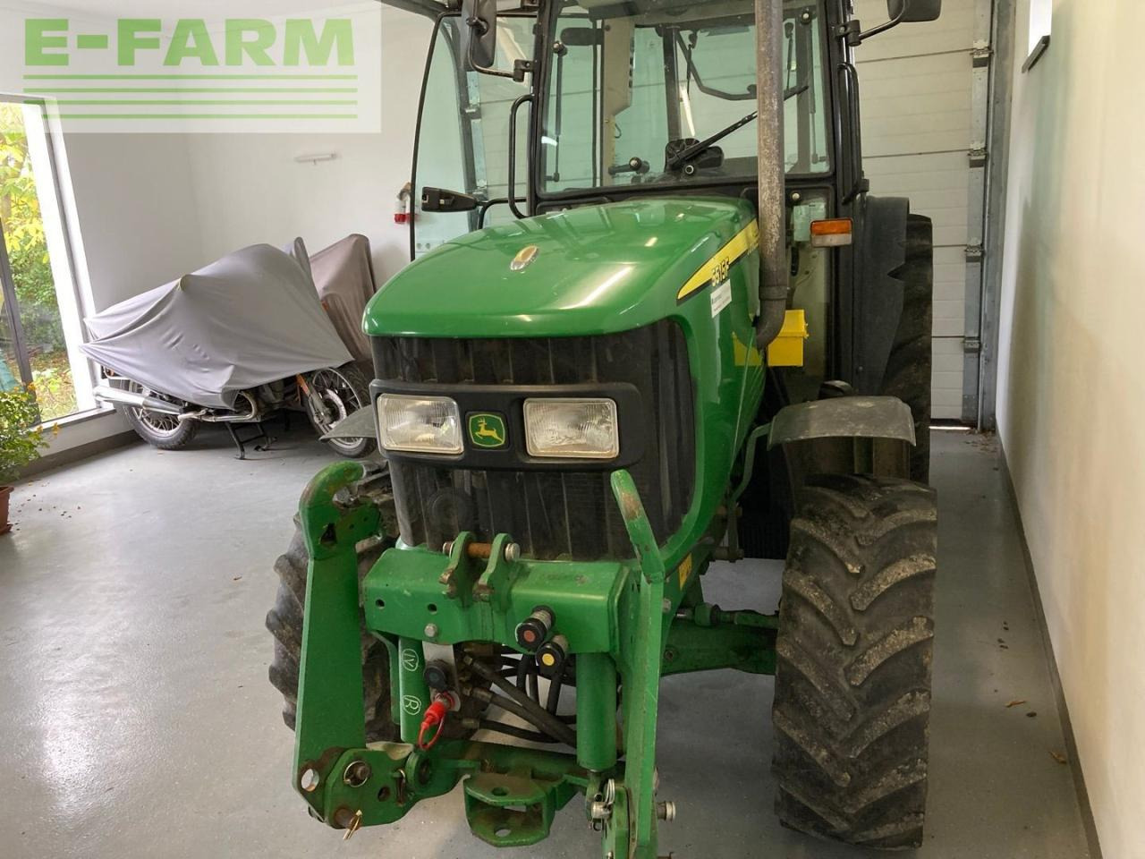 John Deere 5515F - Farm tractor: picture 2 John Deere 5515F - Farm tractor: picture 2