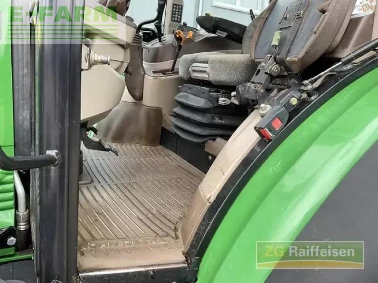 Farm tractor John Deere 5820: picture 9