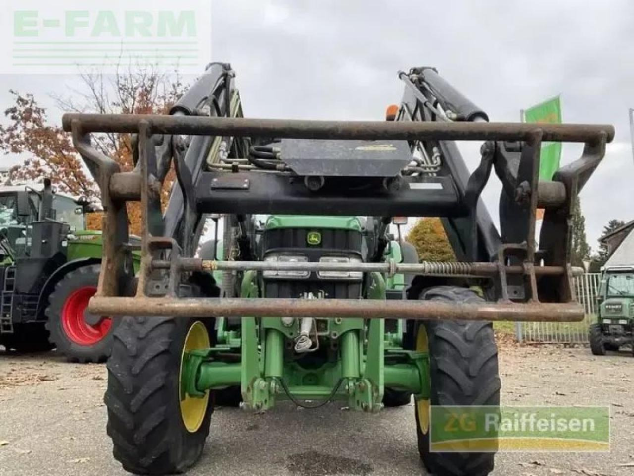 Farm tractor John Deere 5820: picture 13