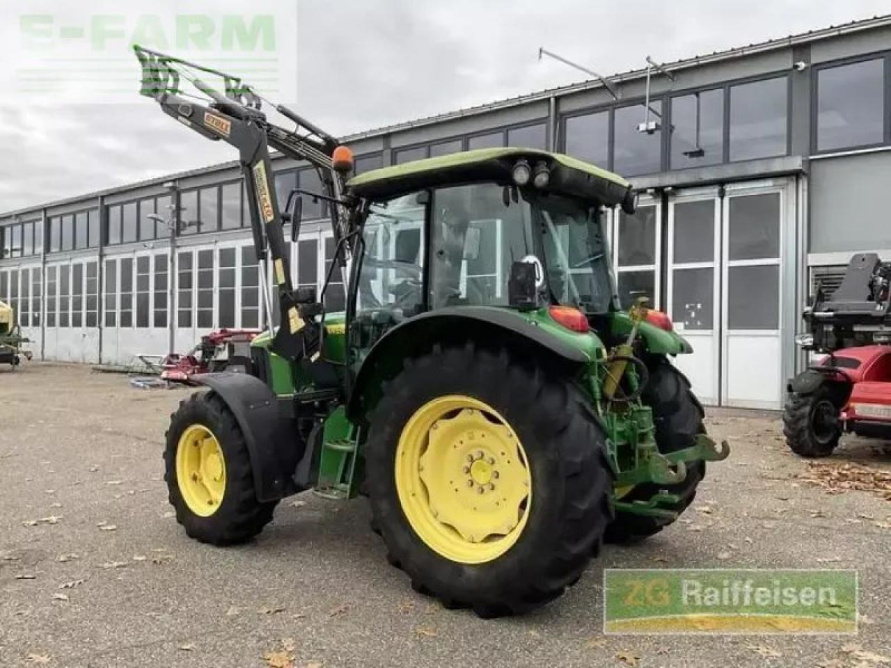 Farm tractor John Deere 5820: picture 7