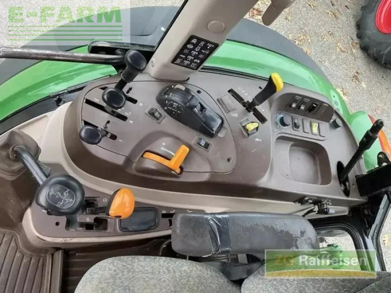 Farm tractor John Deere 5820: picture 11
