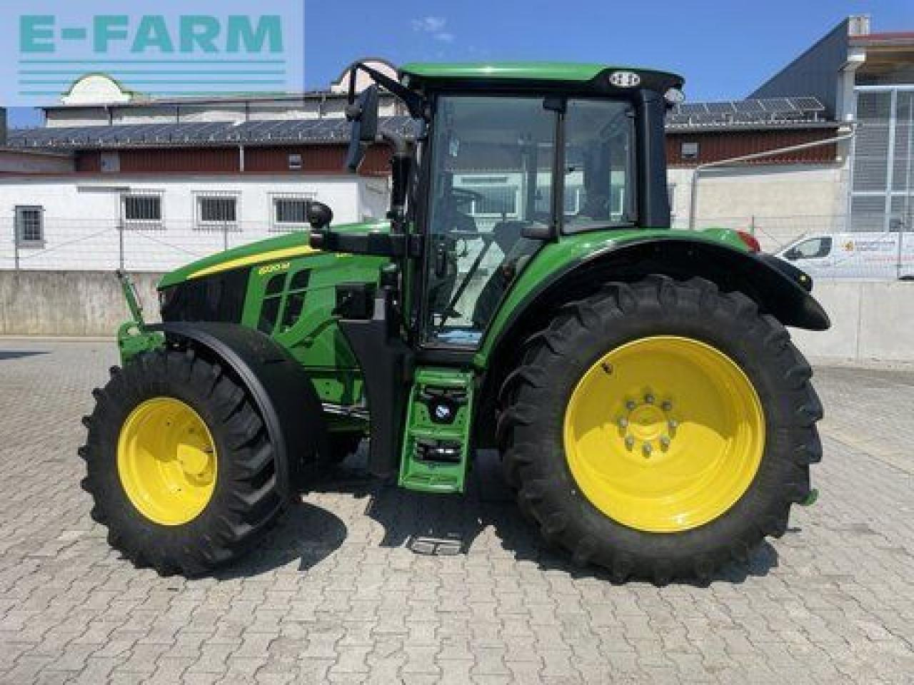 John Deere 6120m - Farm tractor: picture 5 John Deere 6120m - Farm tractor: picture 5