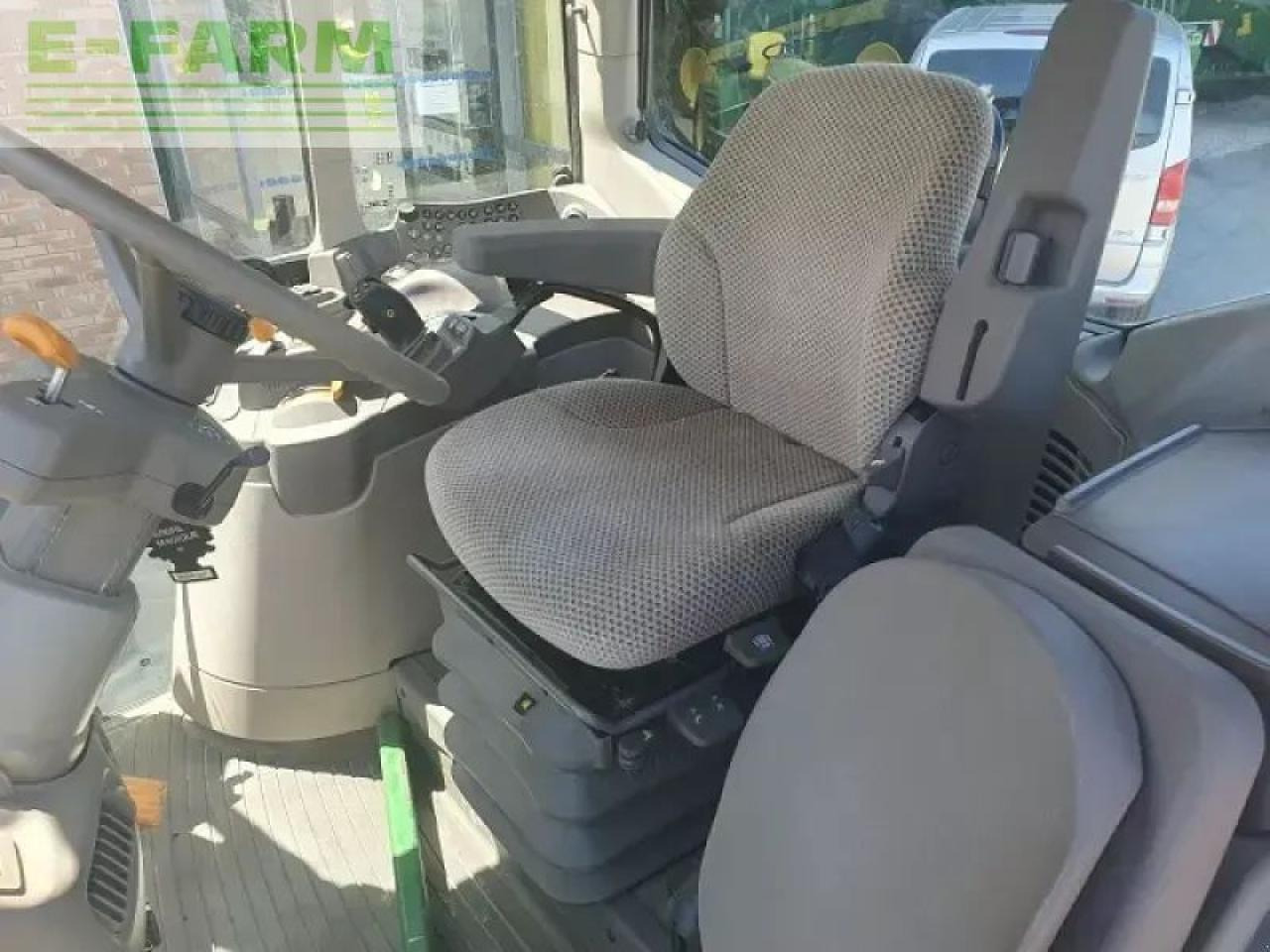 John Deere 6120m - Farm tractor: picture 5 John Deere 6120m - Farm tractor: picture 5