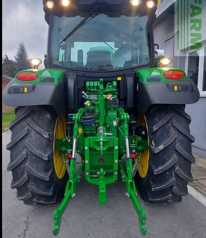 John Deere 6130R - Farm tractor: picture 2 John Deere 6130R - Farm tractor: picture 2