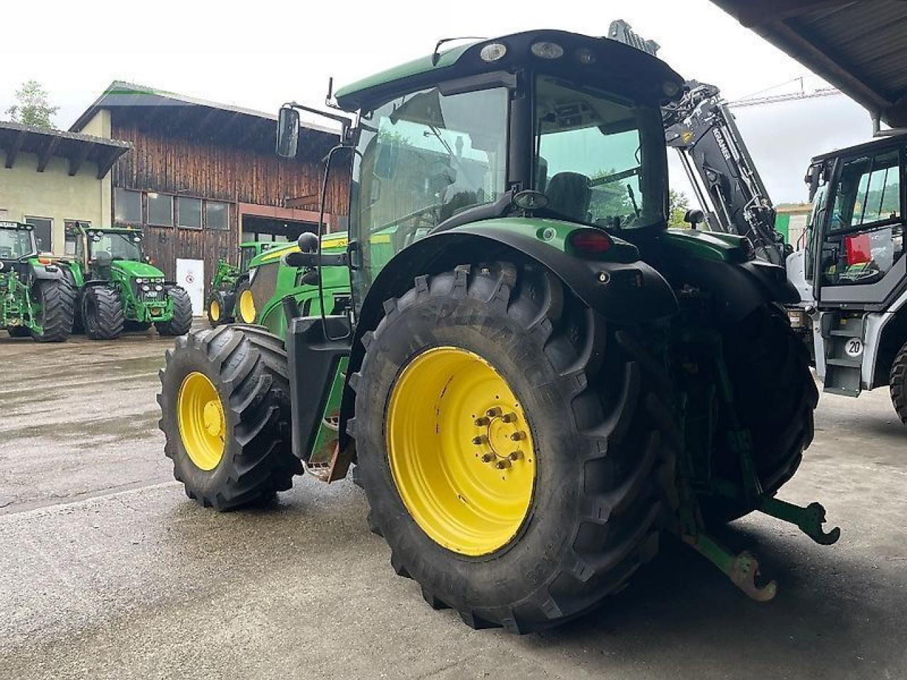 John Deere 6150r - Farm tractor: picture 5 John Deere 6150r - Farm tractor: picture 5