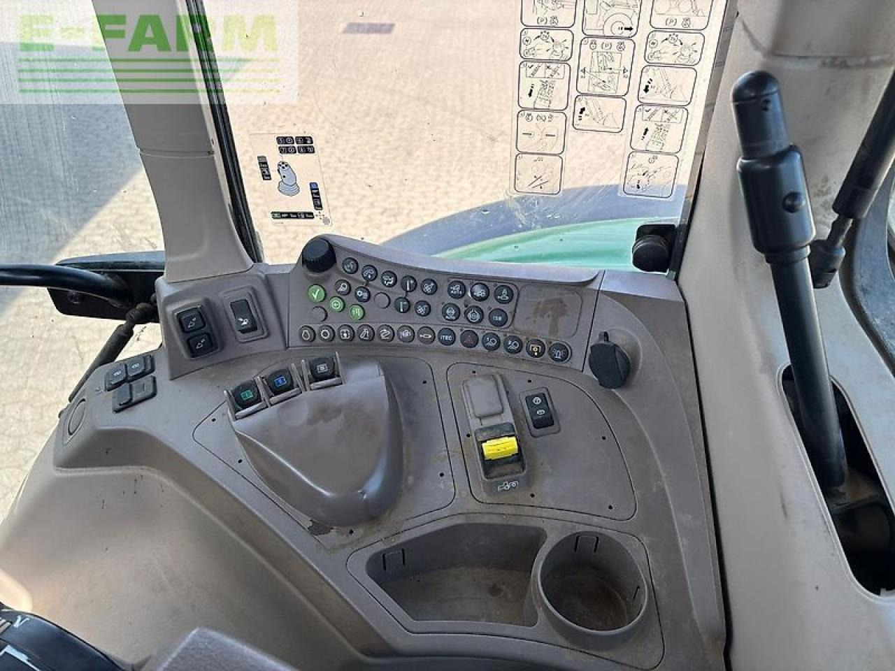 John Deere 6155m - Farm tractor: picture 5 John Deere 6155m - Farm tractor: picture 5