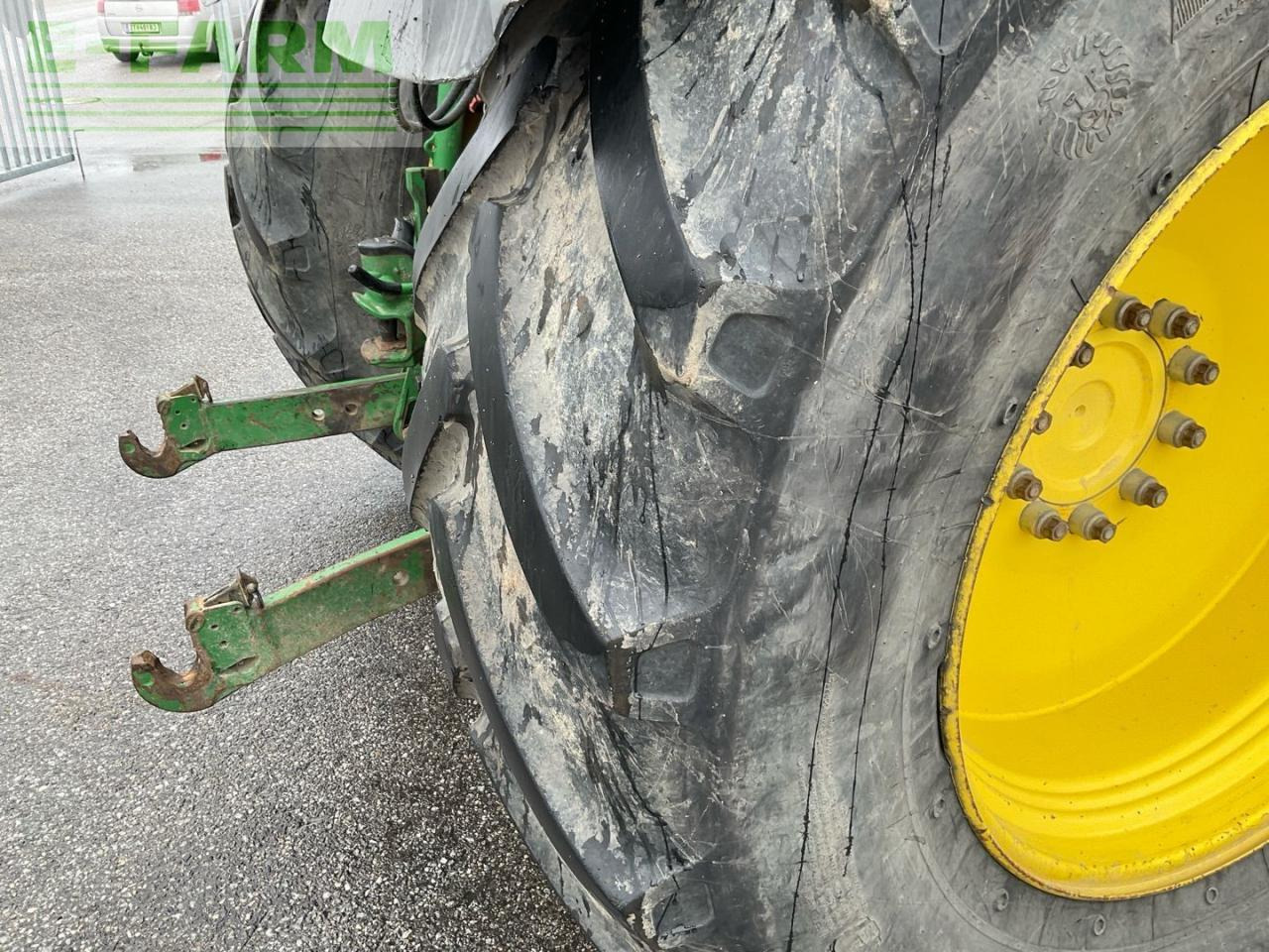 Farm tractor John Deere 6210R: picture 14