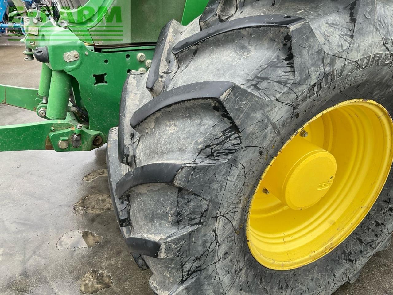 Farm tractor John Deere 6210R: picture 10