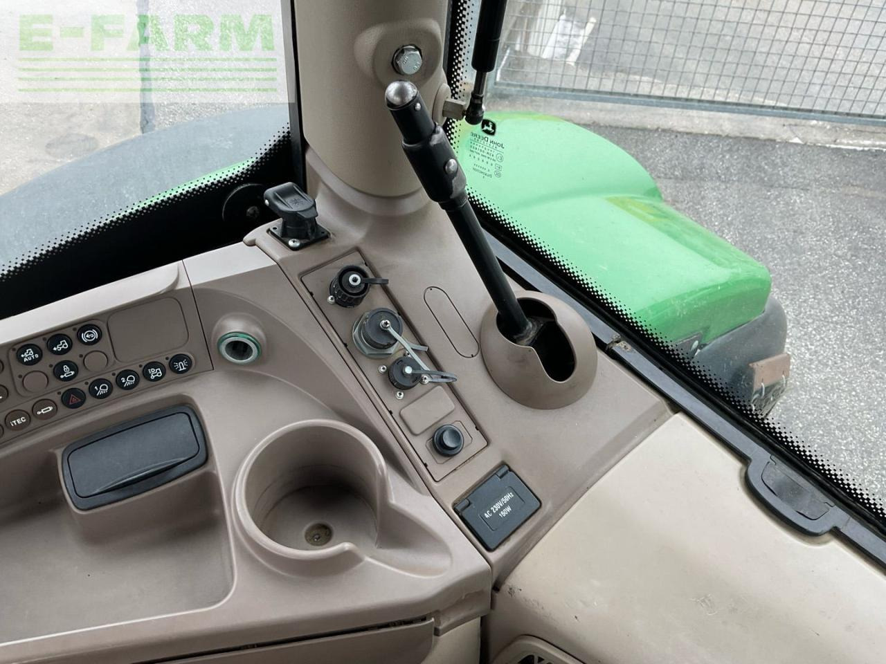 Farm tractor John Deere 6210R: picture 21