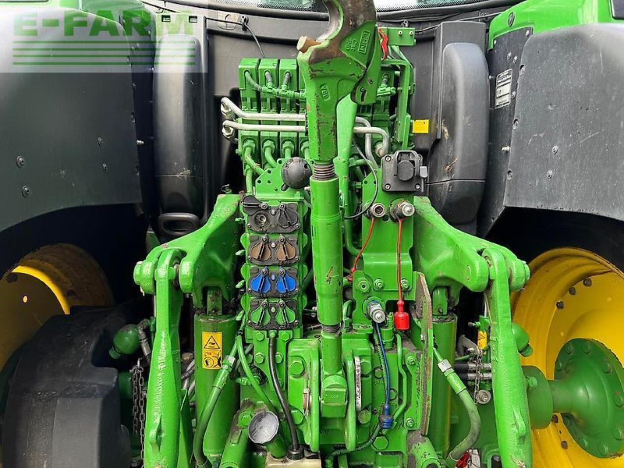 John Deere 6215r - Farm tractor: picture 3 John Deere 6215r - Farm tractor: picture 3