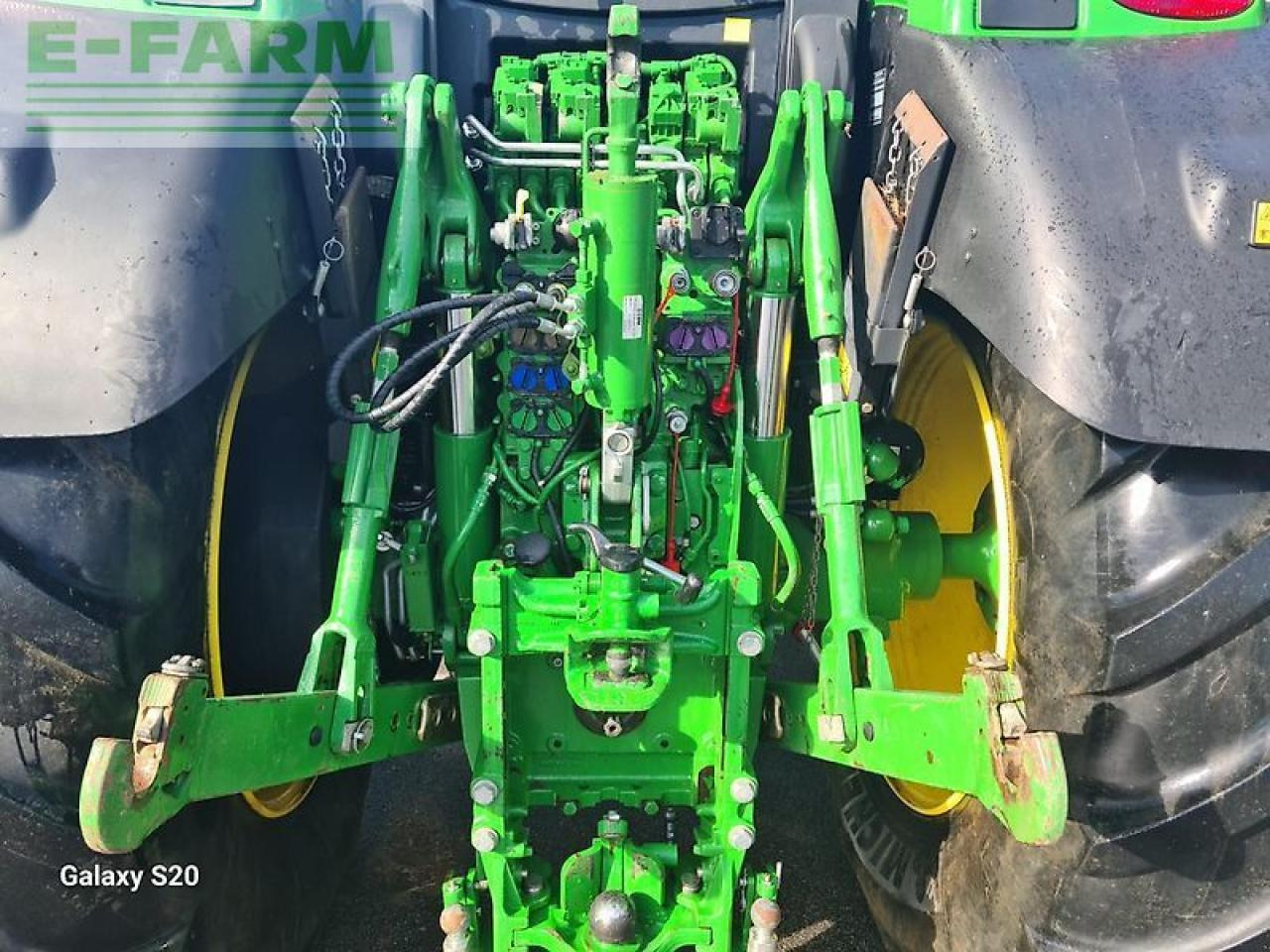 John Deere 6215r - Farm tractor: picture 5 John Deere 6215r - Farm tractor: picture 5