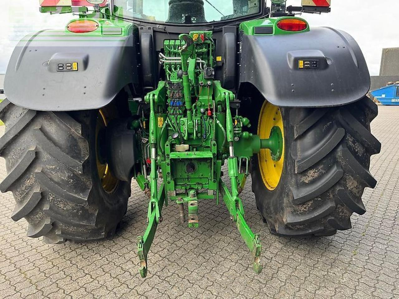 John Deere 6215r - Farm tractor: picture 2 John Deere 6215r - Farm tractor: picture 2