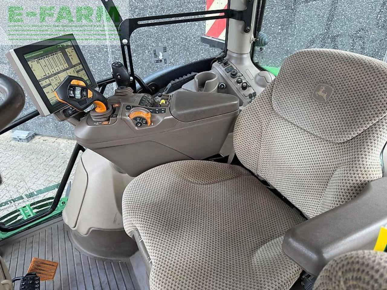 John Deere 6215r - Farm tractor: picture 5 John Deere 6215r - Farm tractor: picture 5