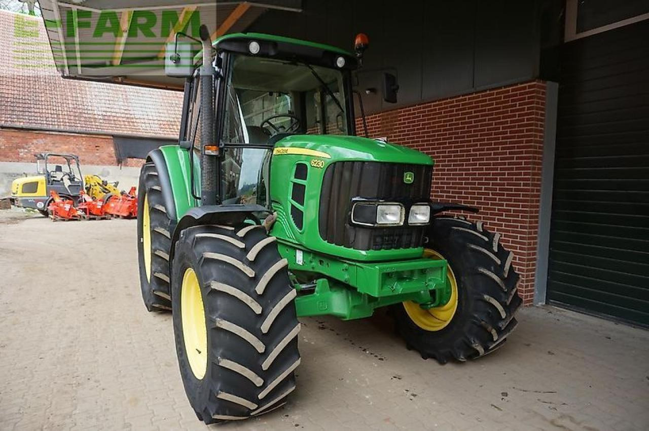 John Deere 6230 - Farm tractor: picture 2 John Deere 6230 - Farm tractor: picture 2