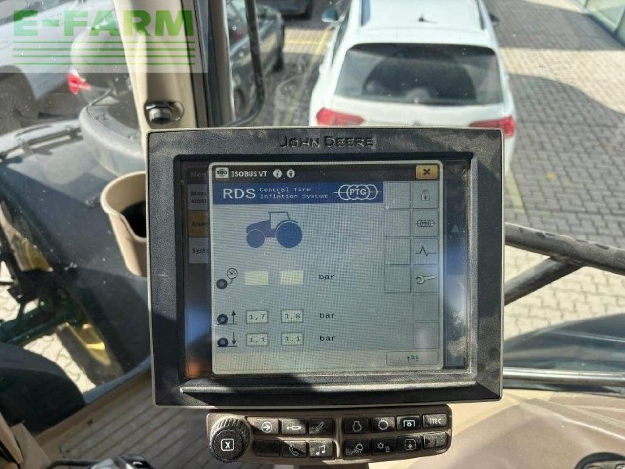 Farm tractor John Deere 6230r: picture 7