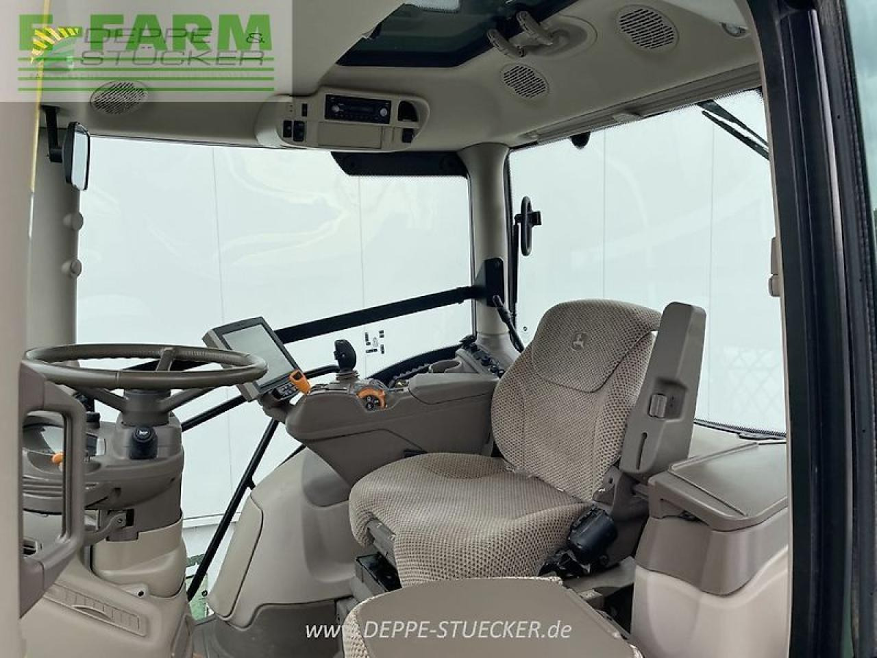 Farm tractor John Deere 6230r: picture 9