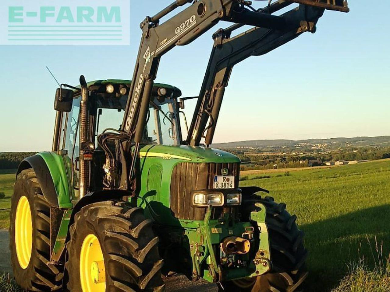 John Deere 6820 - Farm tractor: picture 1 John Deere 6820 - Farm tractor: picture 1