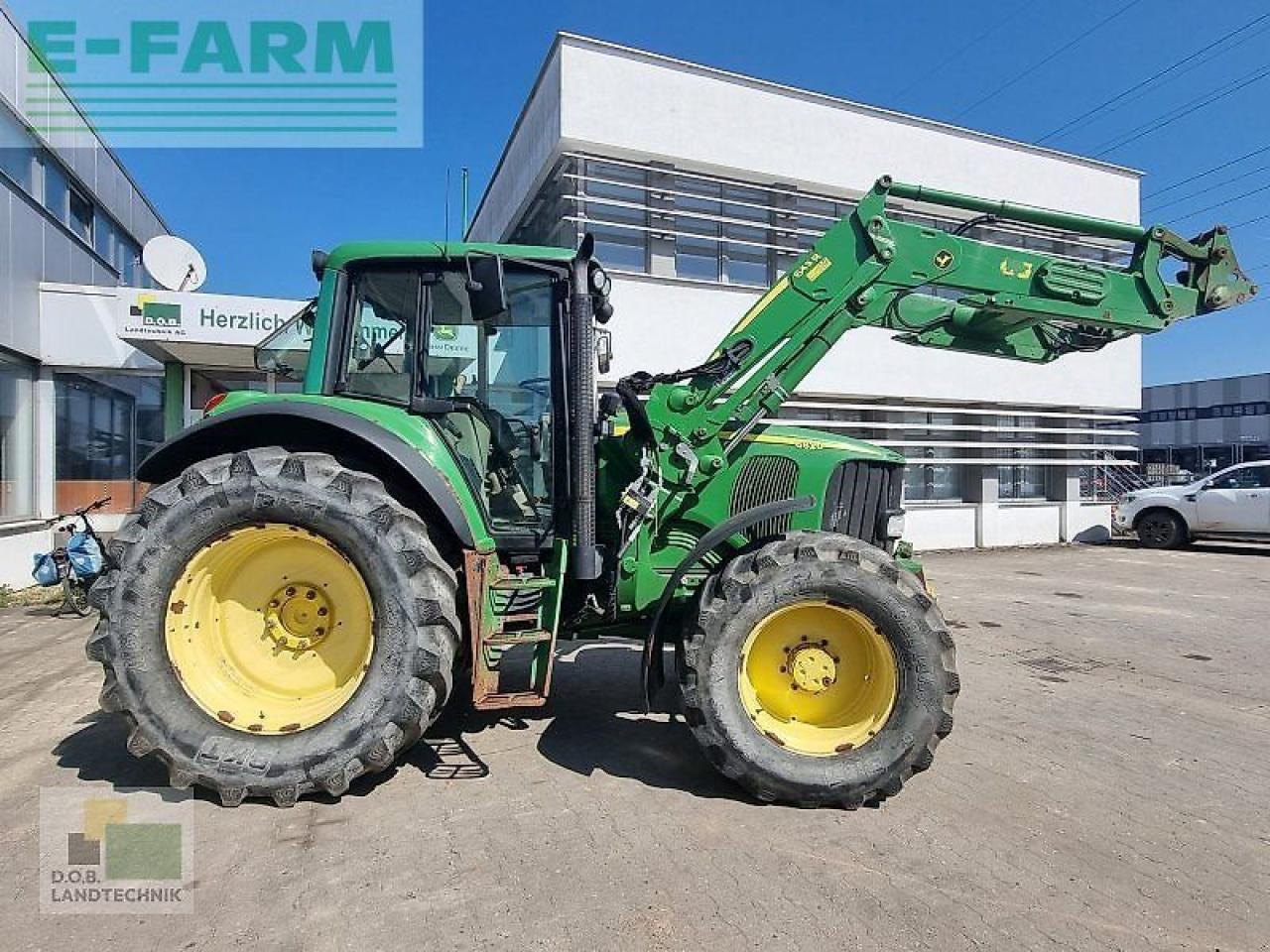 John Deere 6820 - Farm tractor: picture 4 John Deere 6820 - Farm tractor: picture 4