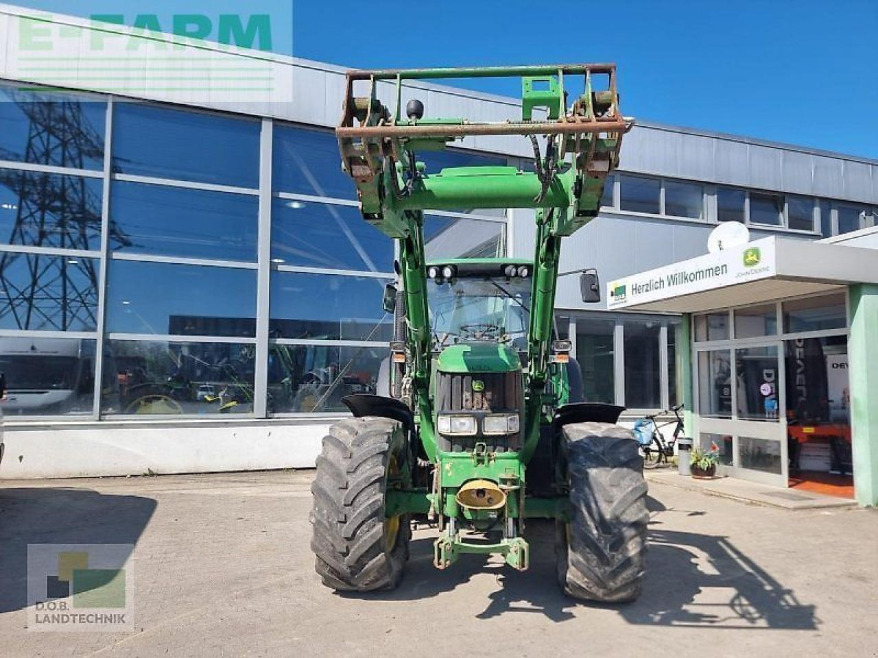 John Deere 6820 - Farm tractor: picture 2 John Deere 6820 - Farm tractor: picture 2