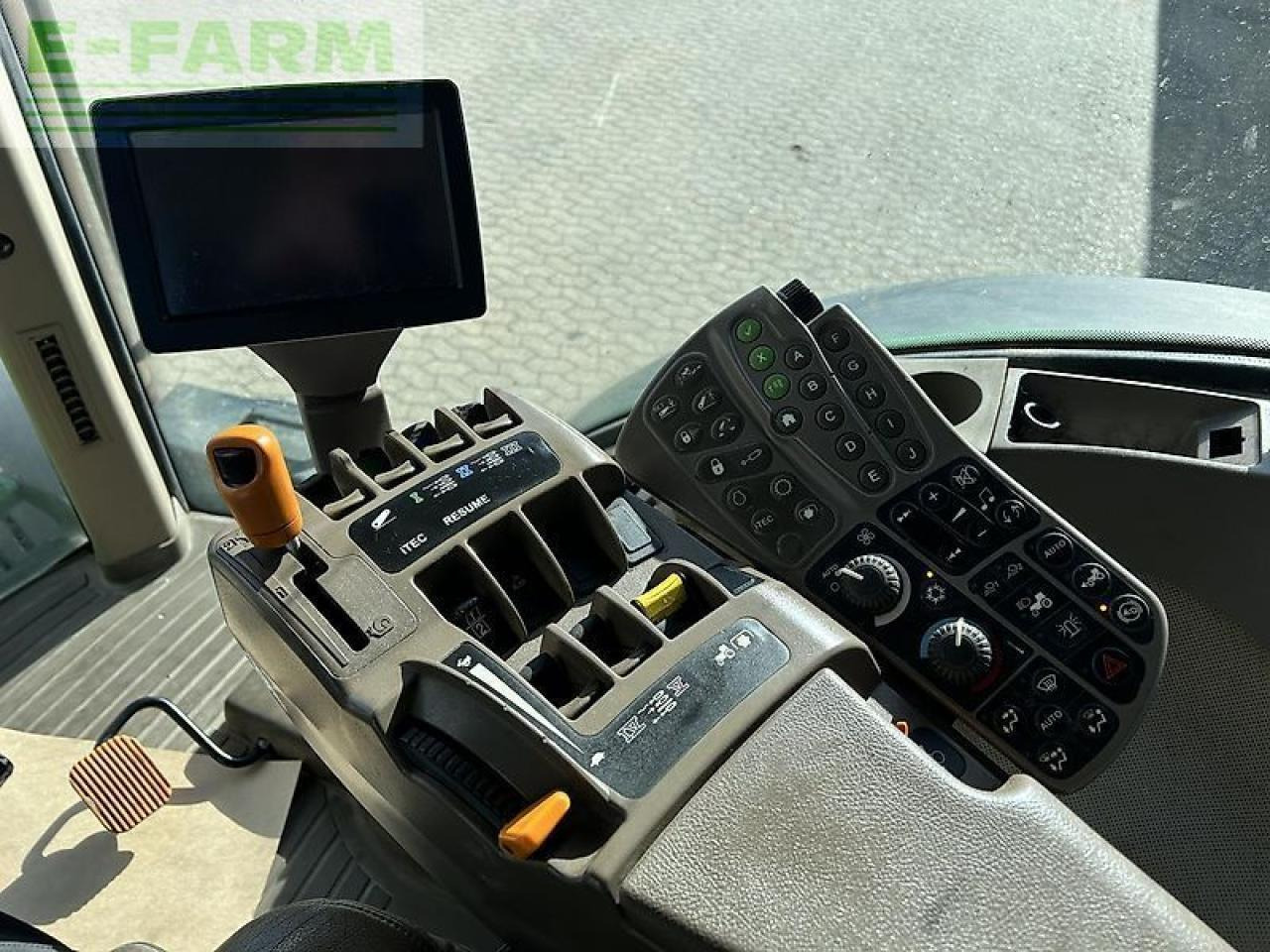 John Deere 7230r - Farm tractor: picture 3 John Deere 7230r - Farm tractor: picture 3