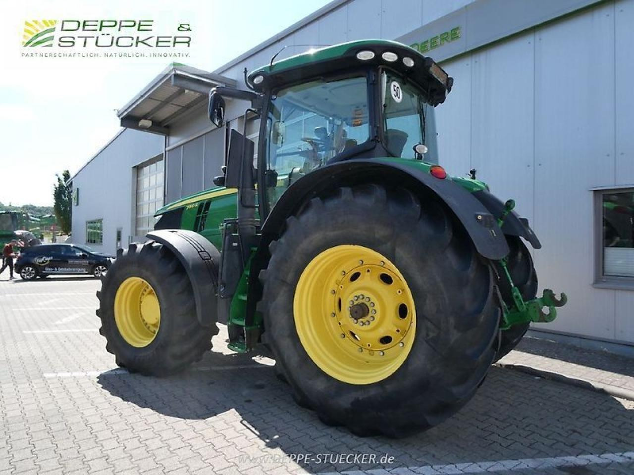 John Deere 7310r (my16) - Farm tractor: picture 3 John Deere 7310r (my16) - Farm tractor: picture 3