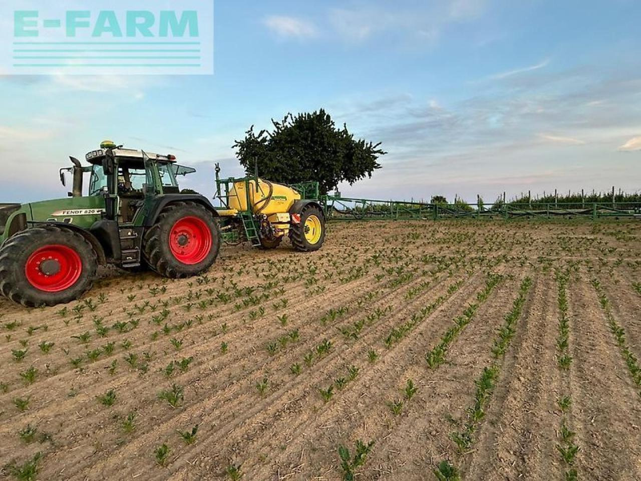 John Deere 740i - Trailed sprayer: picture 4 John Deere 740i - Trailed sprayer: picture 4