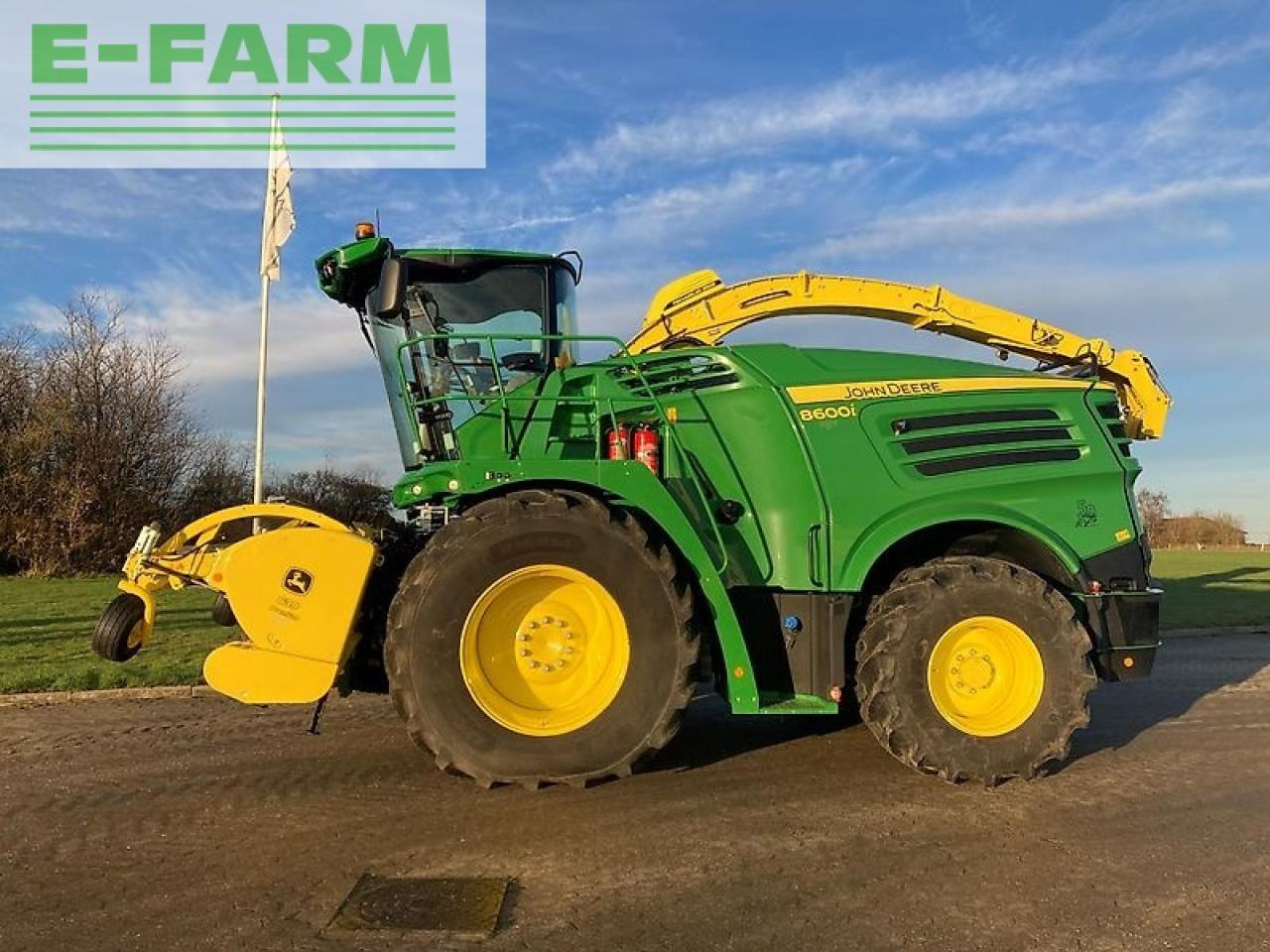 John Deere 8600i - Forage harvester: picture 1 John Deere 8600i - Forage harvester: picture 1